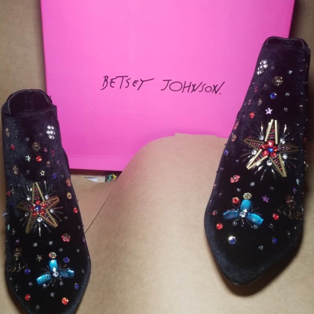 Betsey Johnson ankle booties - Picture 6 of 8